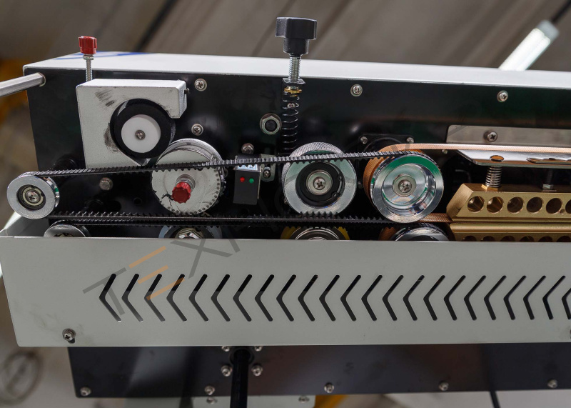 Роликовый (конвейерный) запайщик для тяжелых мешков FRCM-1120L (с датером) Техно-Сиб - Купить с доставкой по всей России 13