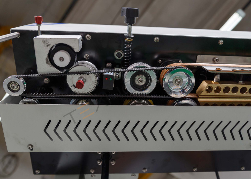 Роликовый (конвейерный) запайщик для тяжелых мешков FRCM-1120L (с датером) Техно-Сиб - Купить с доставкой по всей России 13