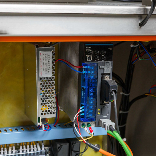 Напольный автоматический этикетировщик для круглой тары с датером HLMT-200D Техно-Сиб - Купить с доставкой по всей России 30