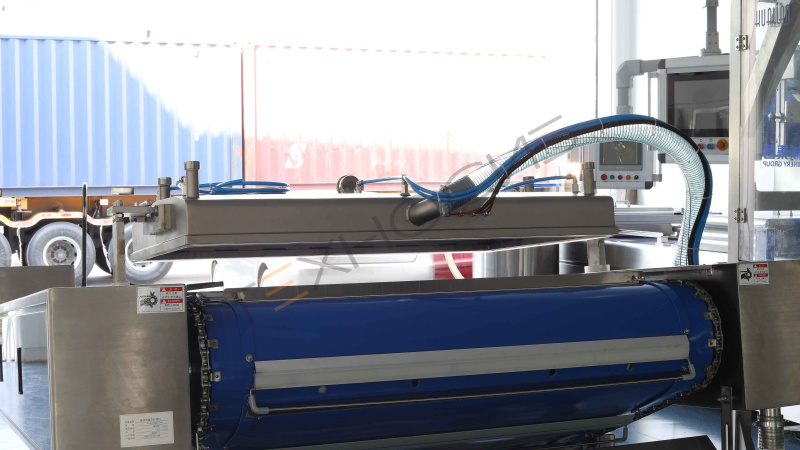 Автоматическая вакуум упаковочная машина конвейерного типа HVB-1020F/1 (DZ-1020F) Техно-Сиб - Купить с доставкой по всей России 10