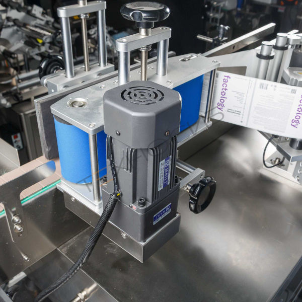 Автоматический этикетировщик для круглой тары с датером HLMT-130D Техно-Сиб - Купить с доставкой по всей России 22