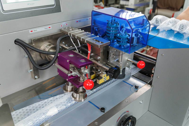 Автоматическая горизонтальная упаковочная машина DXDZ-350XD под ВПП (3 servo, лент.150 мм, рег.форм., min bag L 120, H 50, трансп.попереч.запайки) Техно-Сиб - Купить с доставкой по всей России 17